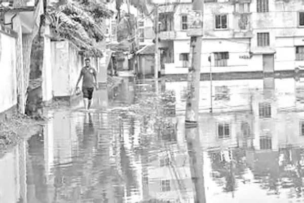 বর্ষা এলেই জলাবদ্ধতা