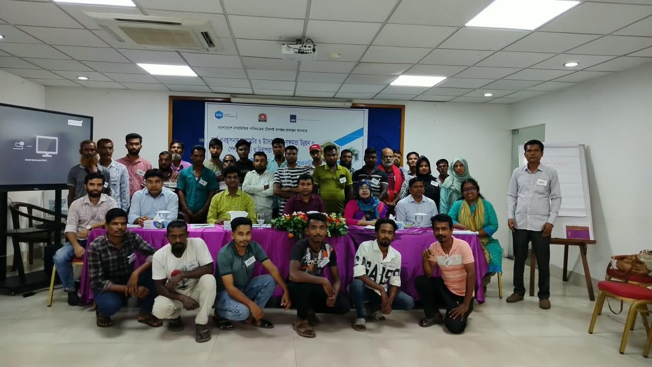 কুষ্টিয়া পৌরসভায় বর্জ্য ব্যবস্থাপনায় অপারেটর ও উদ্যোক্তাদের সক্ষমতা উন্নয়ন এবং পেশাগত স্বাস্থ্য ও নিরাপত্তা বিষয়ক প্রশিক্ষণ অনুষ্ঠিত
